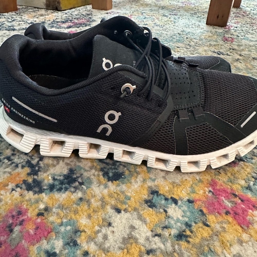 On Running women’s Black and White Athletic Shoes